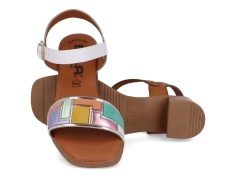 Sandalias con tacón bajo... 2