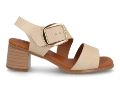 Sandalias con tacón bajo...